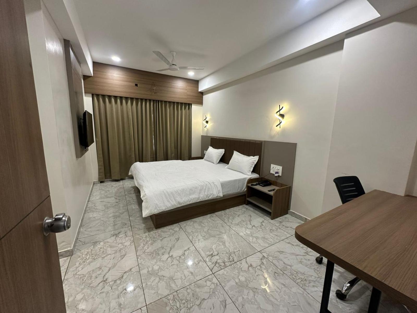Hotel Fun N Food Bhuj Exterior foto