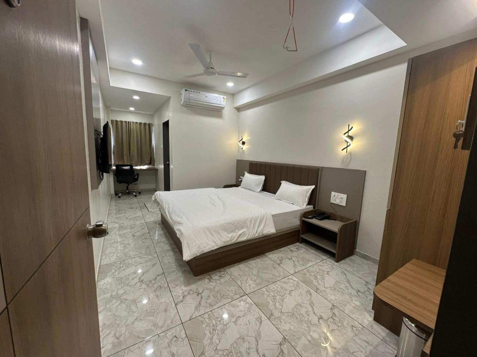 Hotel Fun N Food Bhuj Exterior foto
