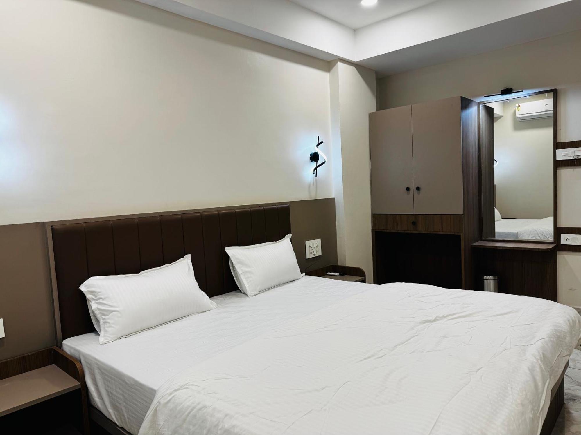 Hotel Fun N Food Bhuj Exterior foto