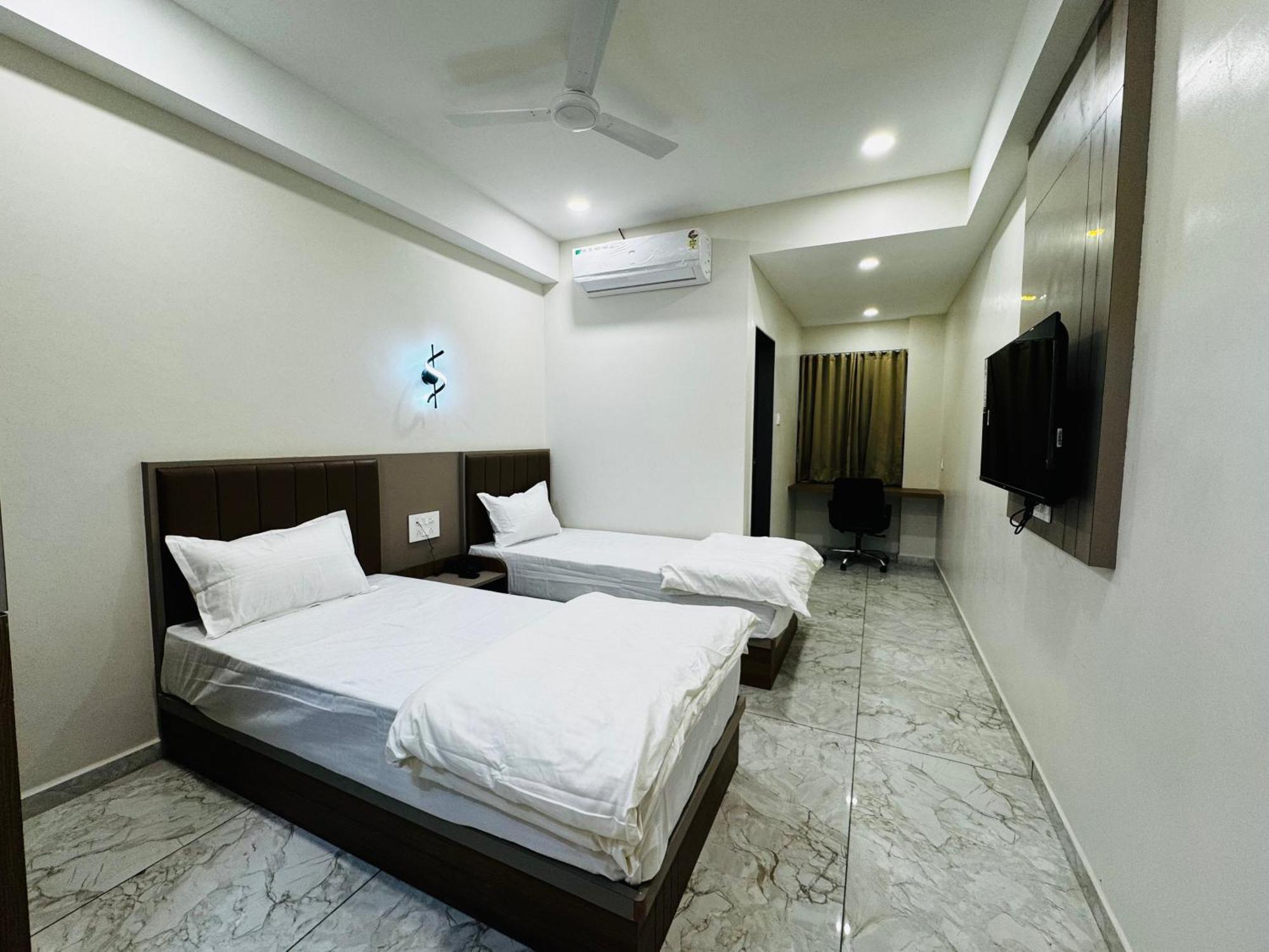 Hotel Fun N Food Bhuj Exterior foto